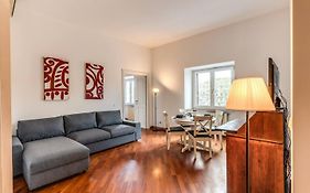 Splendid Flat On The Tiber River
