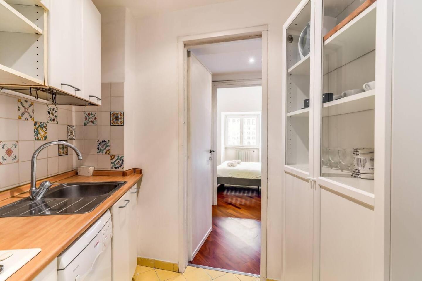 Splendid Flat On The Tiber River Rome Exterior photo