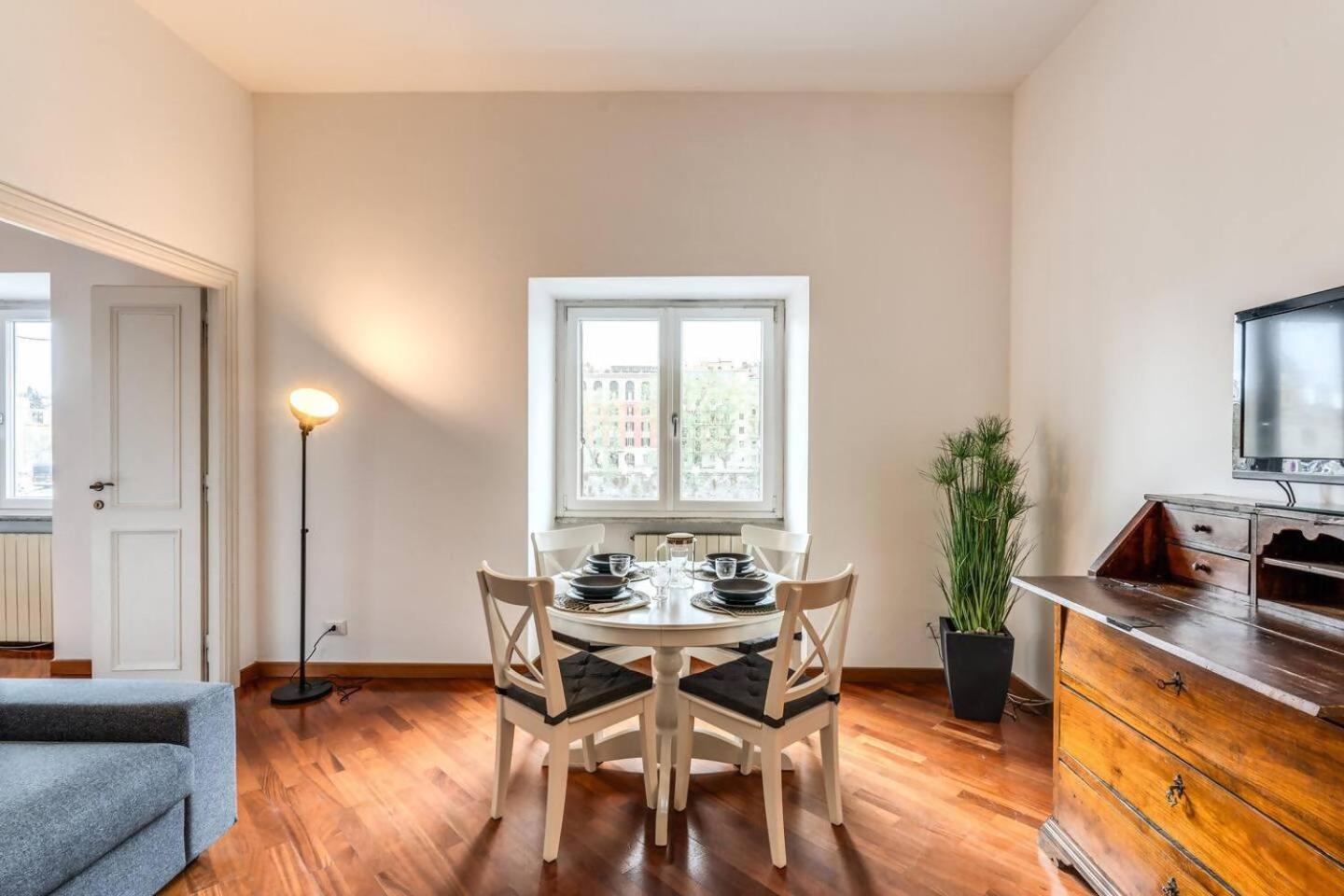 Splendid Flat On The Tiber River Rome Exterior photo
