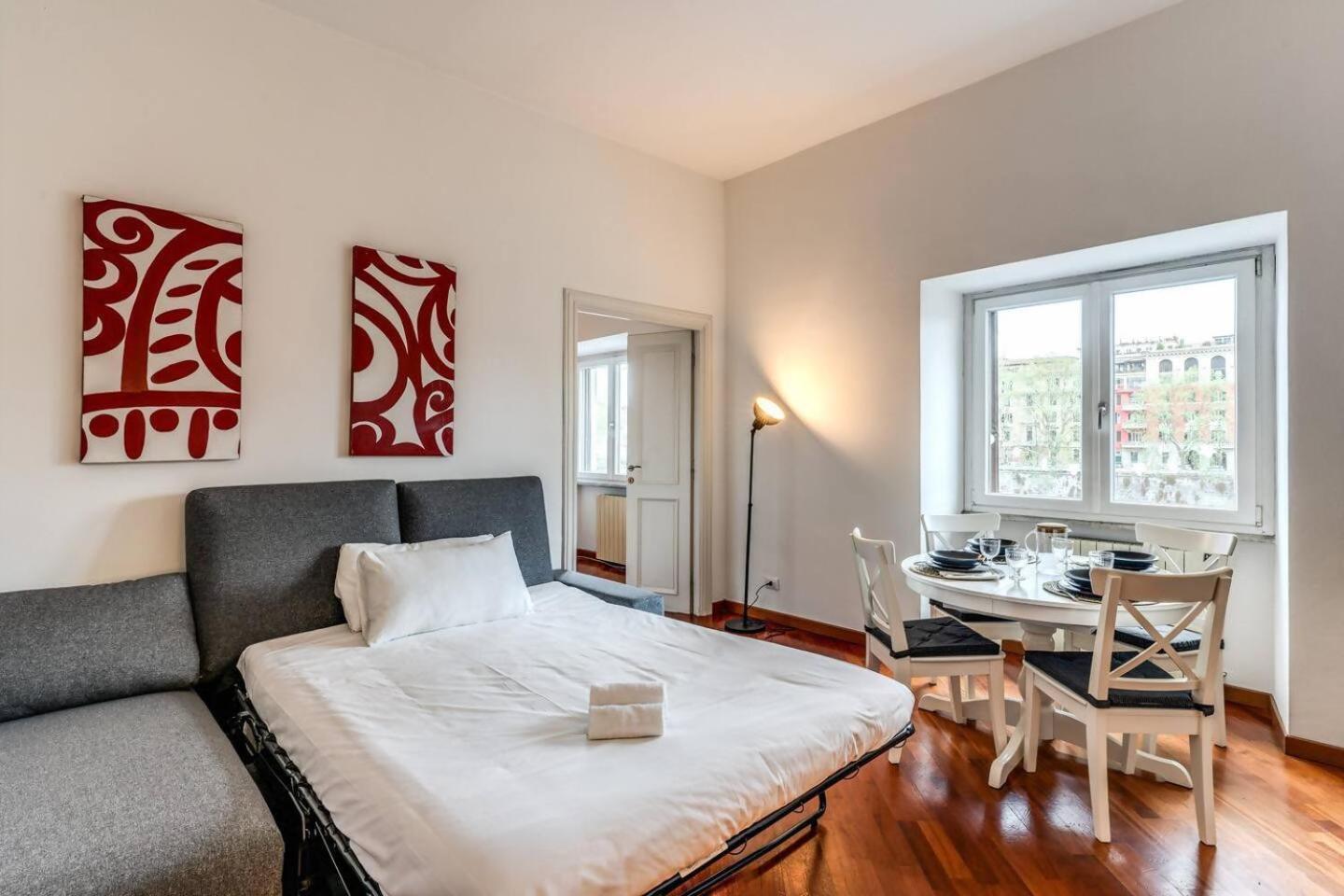 Splendid Flat On The Tiber River Rome Exterior photo