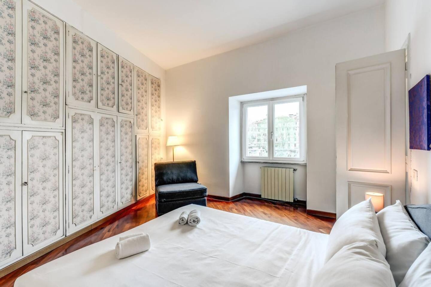 Splendid Flat On The Tiber River Rome Exterior photo