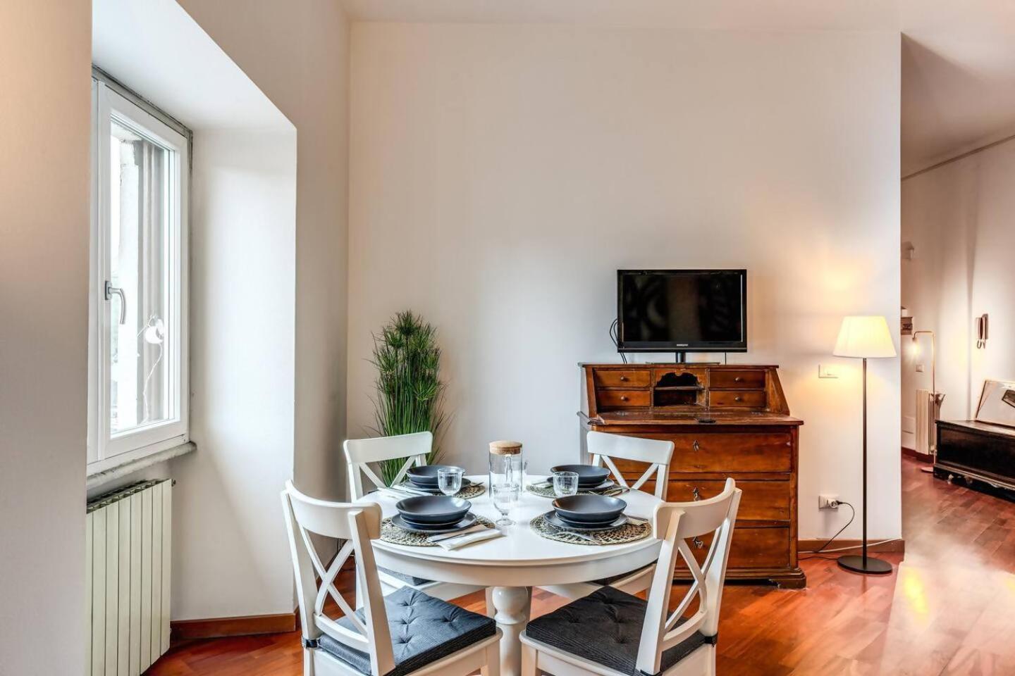 Splendid Flat On The Tiber River Rome Exterior photo