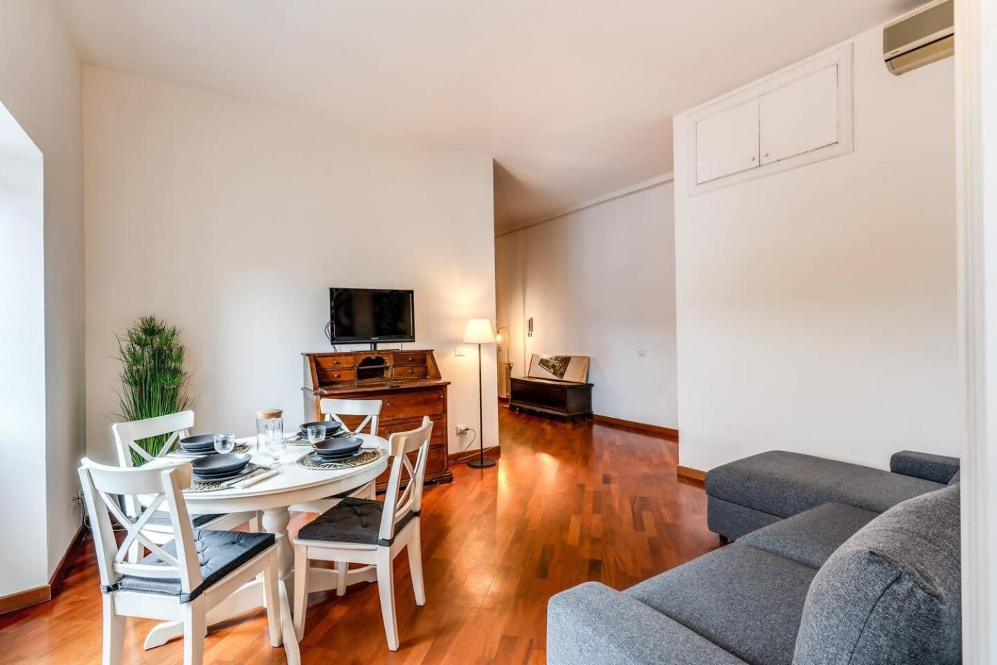 Splendid Flat On The Tiber River Rome Exterior photo